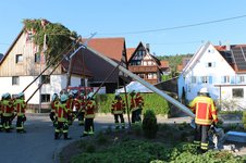 Maibaumstellen 2025 durch die Feuerwehr